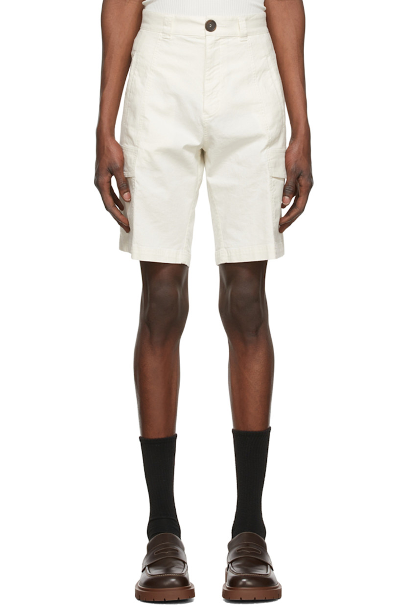 Plain-woven cotton shorts. 

· Belt loops
· Zip-fly 
· Two patch pockets 
· Four-pocket styling 

Supplier color: Ivory