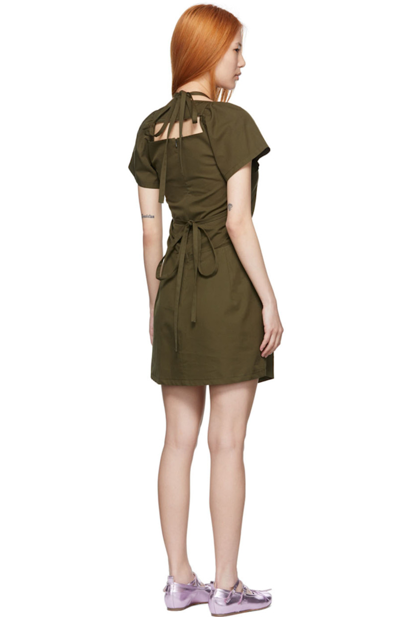 Cotton poplin dress.

· Self-tie halter strap
· Sweetheart neckline
· Cut-out at front
· Self-tie straps at waist 
· Zip closure at back

Supplier color: Swamp