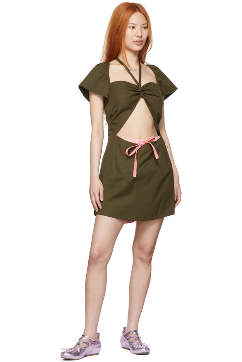 Cotton poplin dress.

· Self-tie halter strap
· Sweetheart neckline
· Cut-out at front
· Self-tie straps at waist 
· Zip closure at back

Supplier color: Swamp