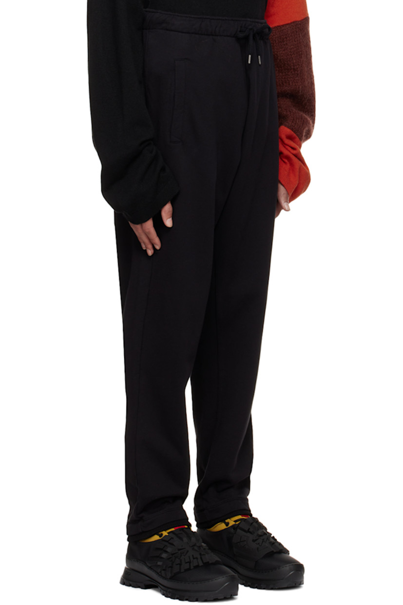 French terry lounge pants.

· Drawstring at elasticized waistband
· Three-pocket styling
· Logo embroidered at front
· Elasticized rib knit cuffs

Supplier color: Black