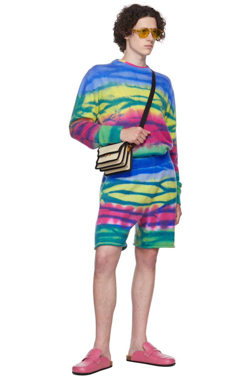 Knit cashmere shorts. Tie-dye pattern throughout. 

· Rib knit waistband
· Rolled edge at cuffs

Supplier color: Ivory