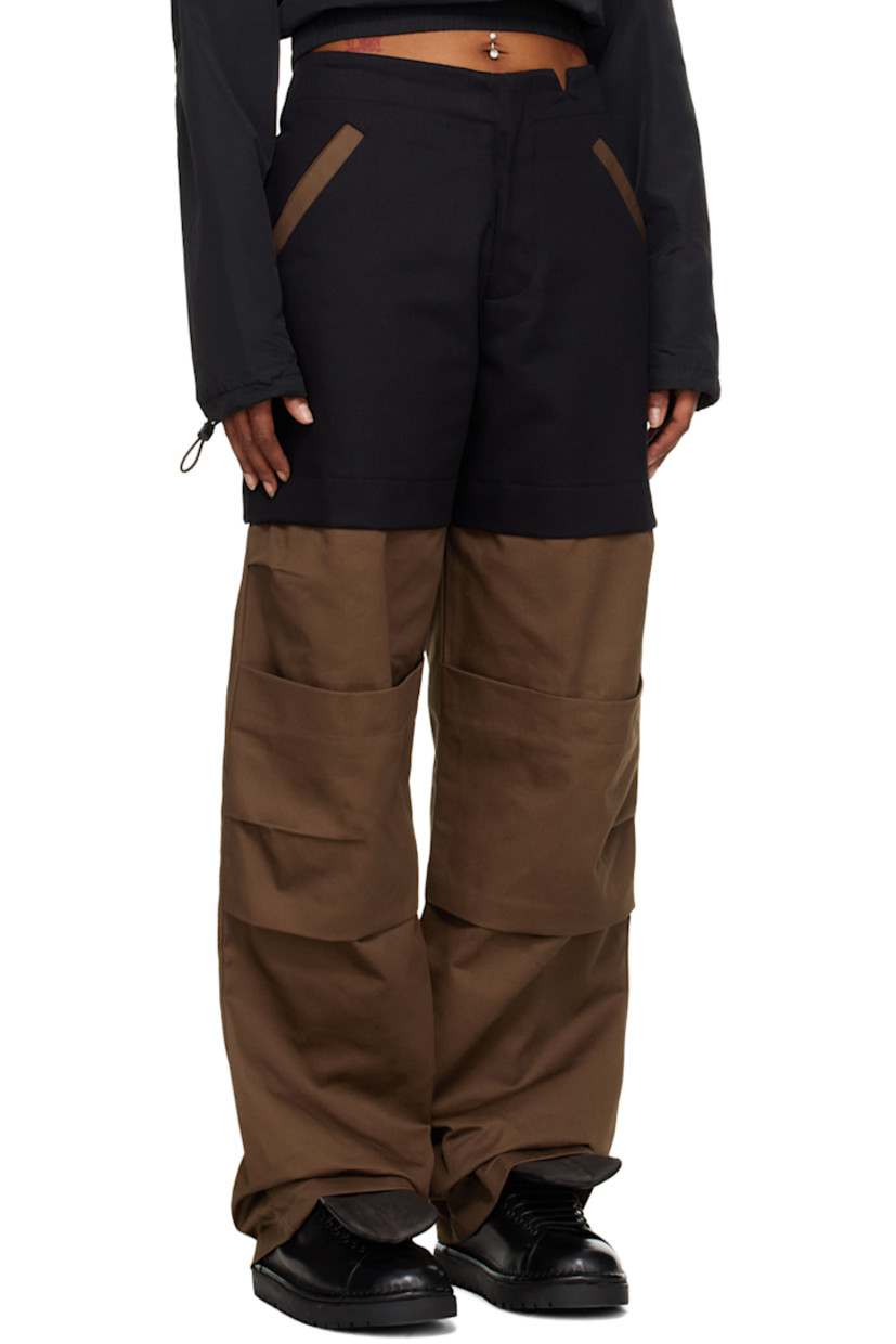 Cotton twill trousers.

· Cutout at waistband
· Five-pocket styling
· Zip-fly
· Storm flaps at front and back

Supplier color: Black/Brown