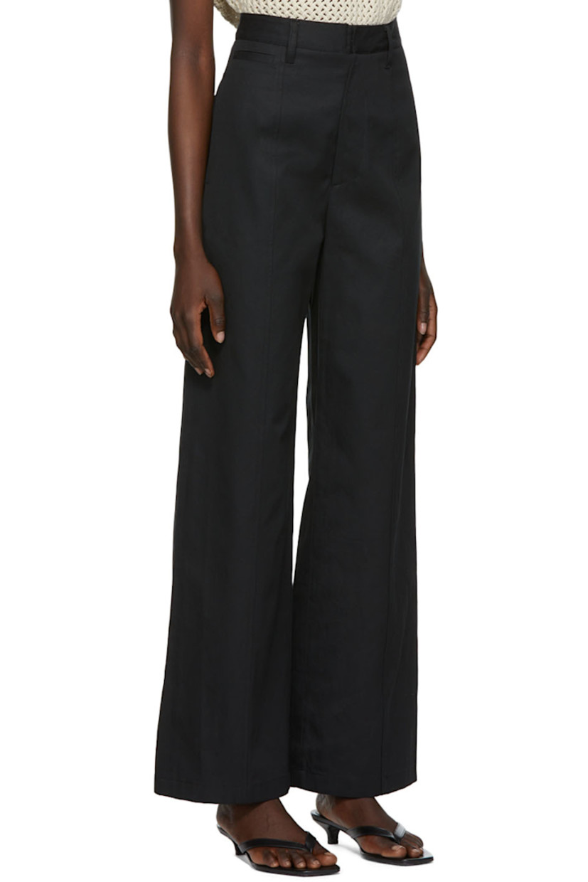 Cotton twill trousers. 

· Belt loops 
· Four-pocket styling 
· Zip-fly 
· Pinched seams at front 

Supplier color: Black