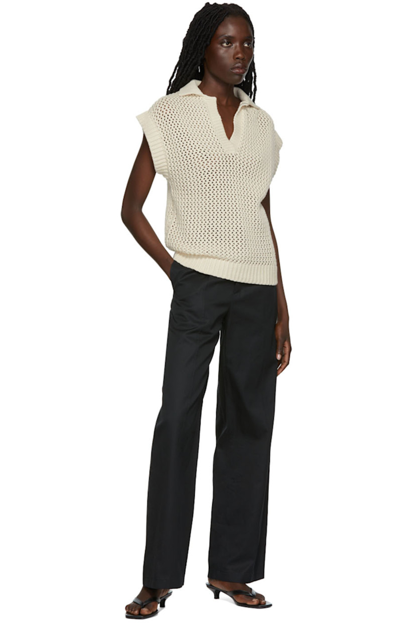 Cotton twill trousers. 

· Belt loops 
· Four-pocket styling 
· Zip-fly 
· Pinched seams at front 

Supplier color: Black