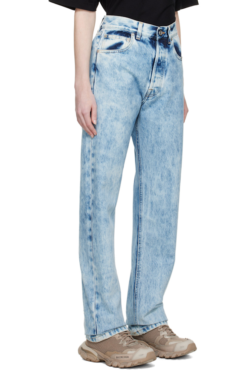 Non-stretch denim jeans. Fading throughout. 

· Belt loops 
· Five-pocket styling 
· Button-fly 
· Textile logo patch at front pocket
· Leather logo patch at back waistband 
· Contrast stitching in yellow 

Supplier color: Boiled blue