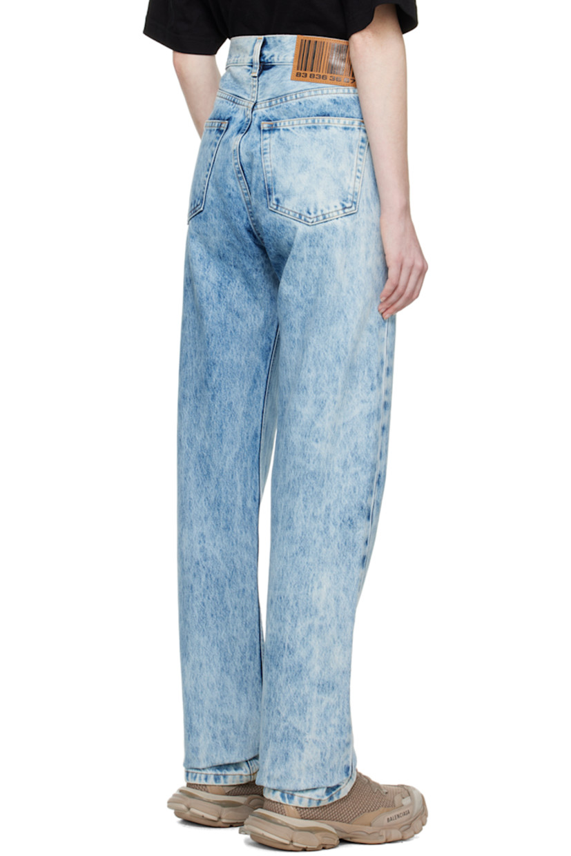 Non-stretch denim jeans. Fading throughout. 

· Belt loops 
· Five-pocket styling 
· Button-fly 
· Textile logo patch at front pocket
· Leather logo patch at back waistband 
· Contrast stitching in yellow 

Supplier color: Boiled blue