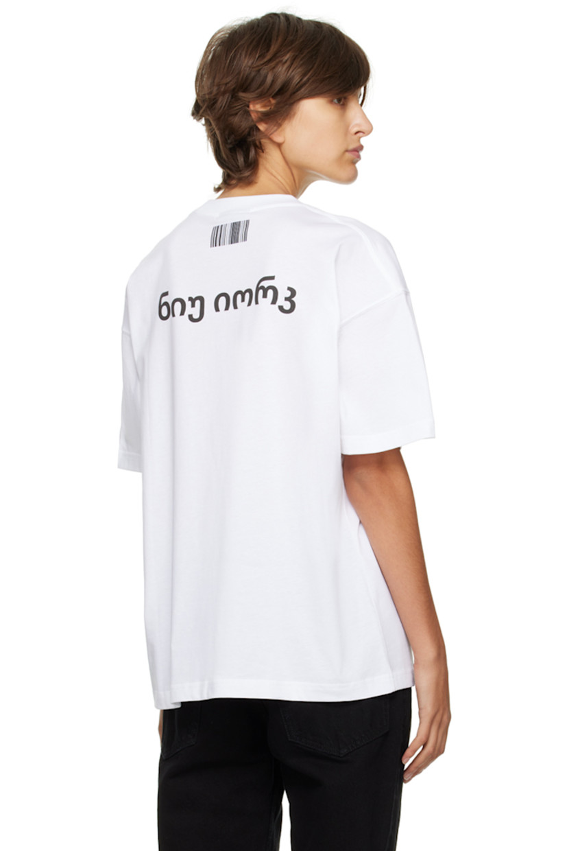Cotton jersey T-shirt. 

· Rib knit crewneck 
· Graphic printed at front and back 

Supplier color: White