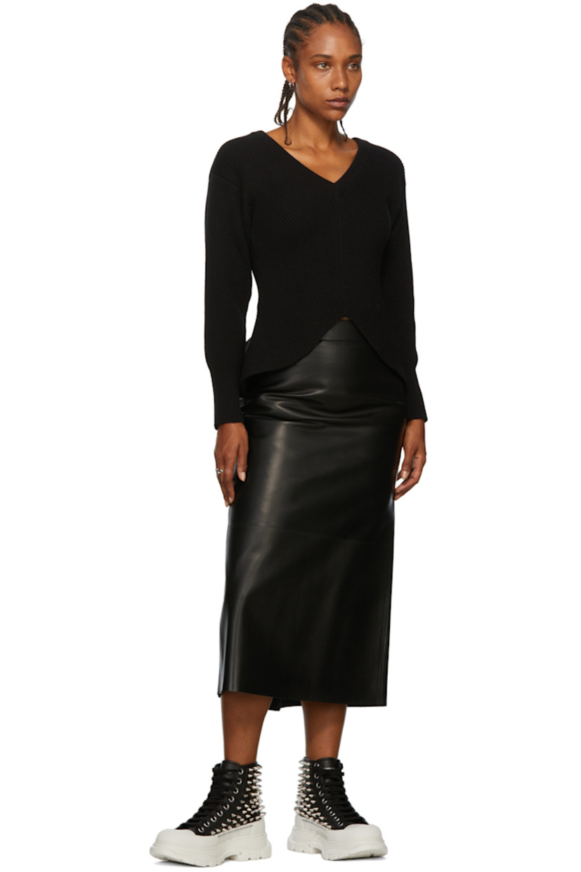 Buffed leather skirt. 

· Paneled construction
· Zip closure at side-seam
· Raw edge at hem 
· Darts at back 
· Full satin lining

Supplier color: Black