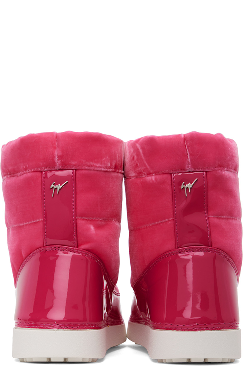Ankle-high quilted velvet boots in pink. Patent leather trim throughout. 

· Bungee-style drawstring at collar
· Shearling lining
· Textured rubber midsole 
· Treaded rubber outsole 

Supplier color: Rosa