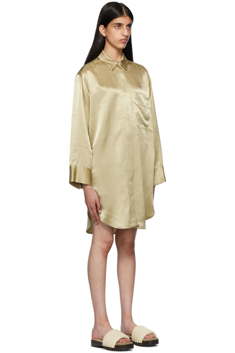 Viscose crepe dress.

· Spread collar
· Button closure
· Patch pocket
· Single-button barrel cuffs
· Shirttail hem

Supplier color: Nature