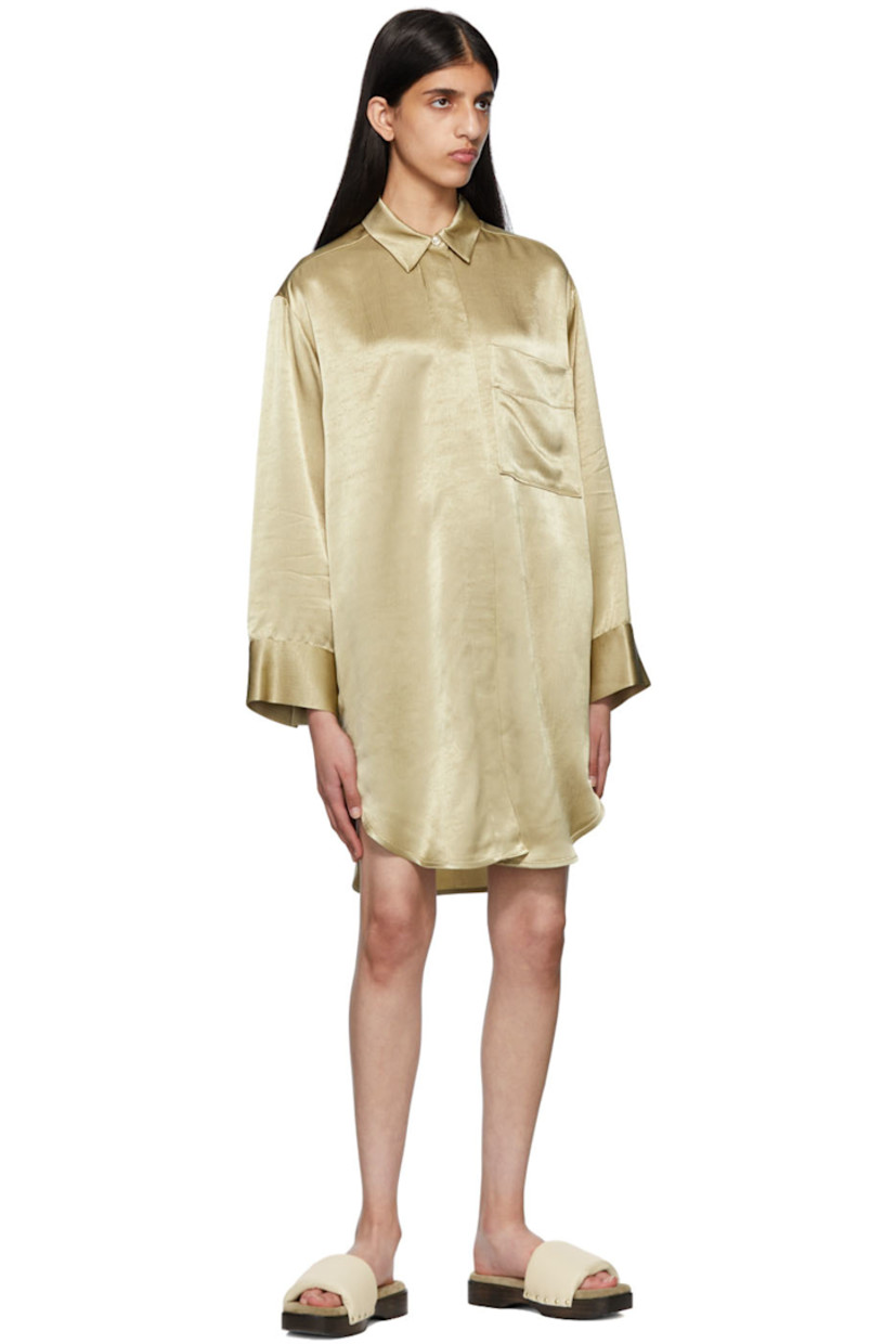 Viscose crepe dress.

· Spread collar
· Button closure
· Patch pocket
· Single-button barrel cuffs
· Shirttail hem

Supplier color: Nature