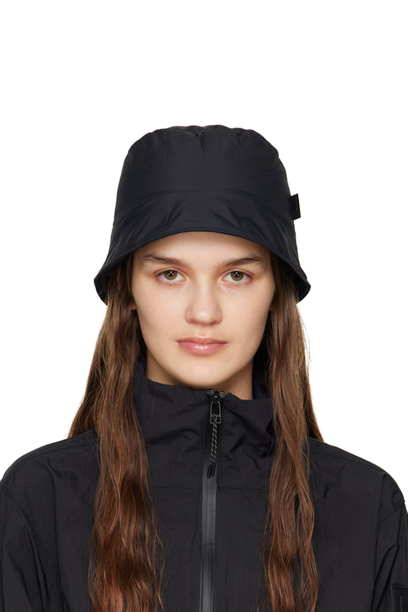 Insulated nylon taffeta bucket hat in black. 

· Rubberized logo flag at side
· Nylon taffeta lining

Supplier color: Black