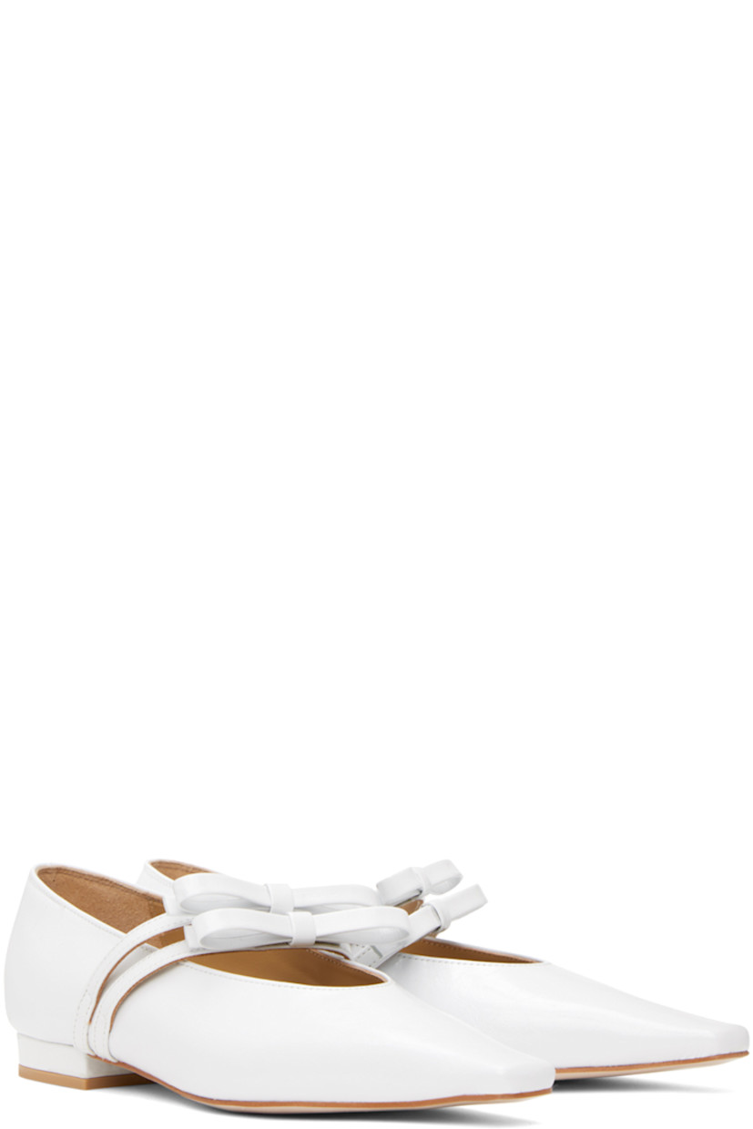 Crinkled leather ballerina flats in white.

· Pointed toe
· Twin bow accents at vamp 
· Leather and suede lining in brown 
· Covered leather heel with rubber injection
· Leather outsole in beige 

Supplier color: White crinkle