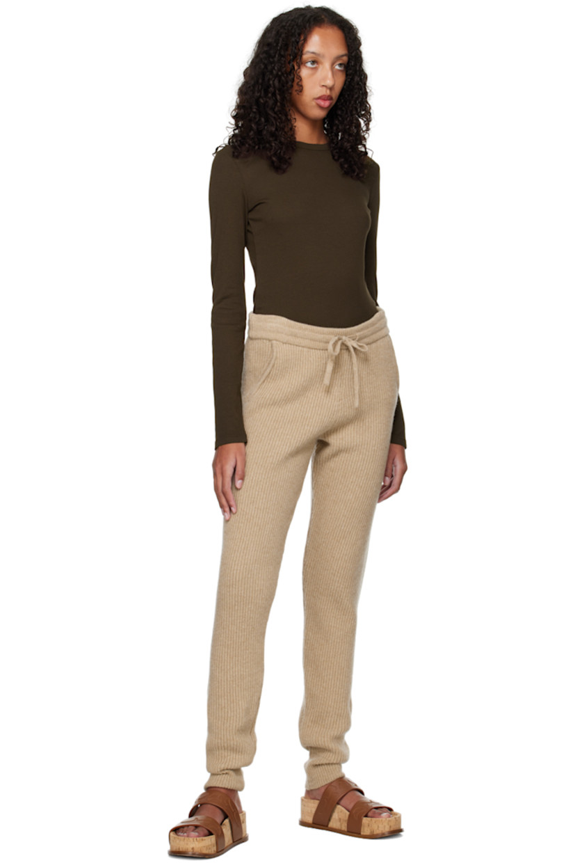 Rib knit recycled wool lounge pants.

· Drawstring at elasticized waistband
· Two-pocket styling

Supplier color: Beaver