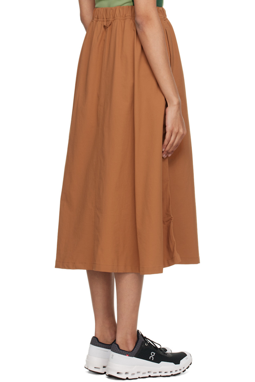 Stretch recycled nylon sport skirt. Moisture-wicking and water-repellent. 

· Integrated press-release belt at elasticized waistband 
· Two-pocket styling 
· Logo printed at front 
· Bungee-style drawstrings at side-seams 
· Locker loop at back waistband 

Supplier color: Brown sugar