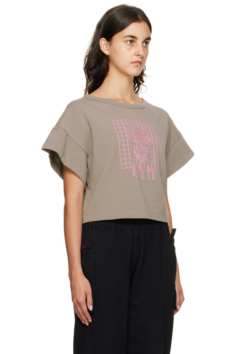 Stretch cotton fleece T-shirt. 

· Crewneck 
· Graphic embroidered at front and back
· Dropped shoulders

Supplier color: Taupe