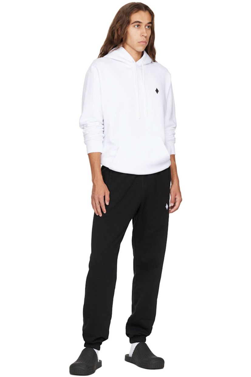 Organic cotton French terry hoodie.

· Drawstring at hood
· Logo embroidered at chest
· Kangaroo pocket
· Rib knit cuffs and hem 

Supplier color: White/Black