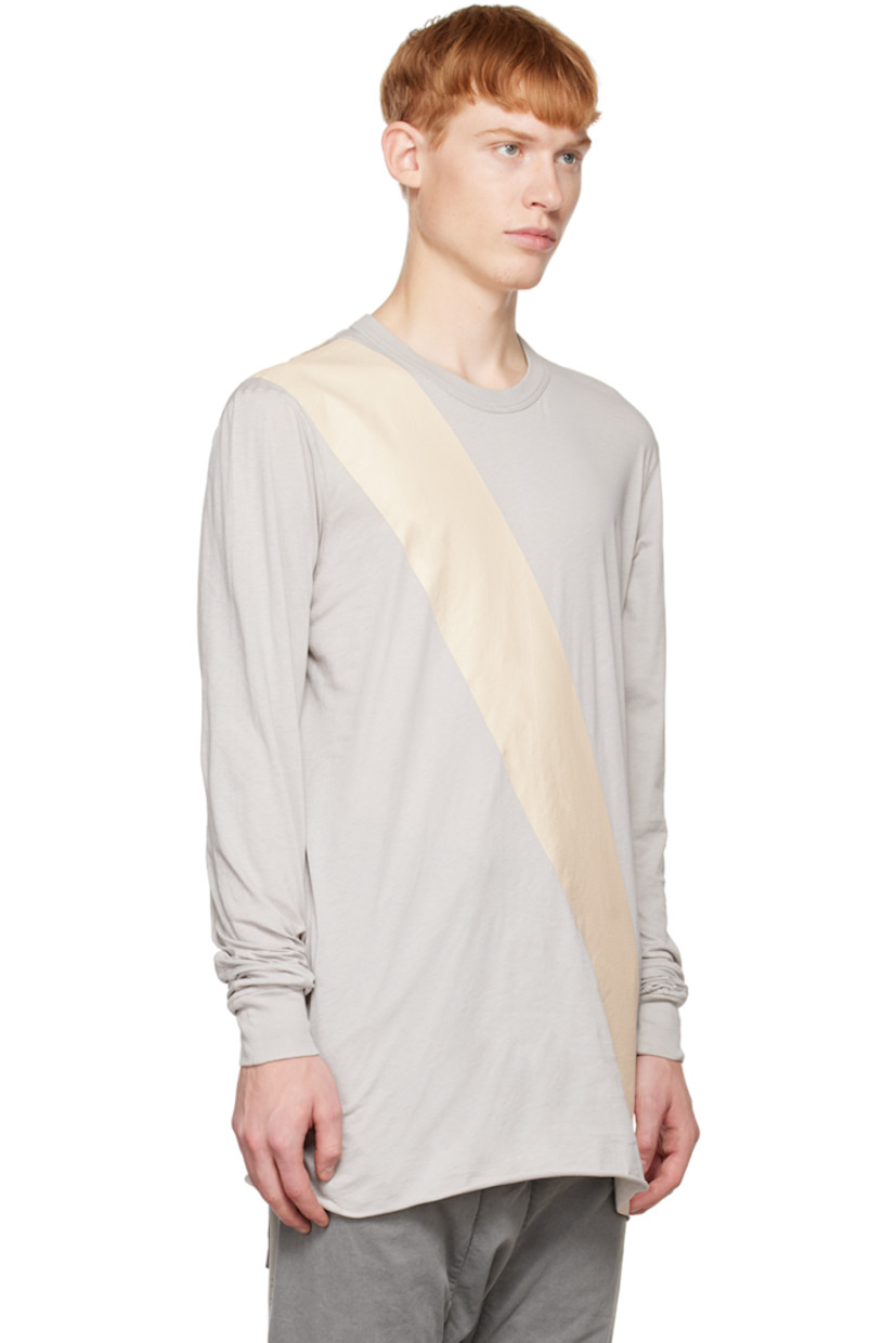 Cotton jersey T-shirt. 

· Rib knit crewneck and cuffs
· Panted detailing at front and back
· Raw edge at hem
· Logo printed at back collar

Supplier color: Light grey