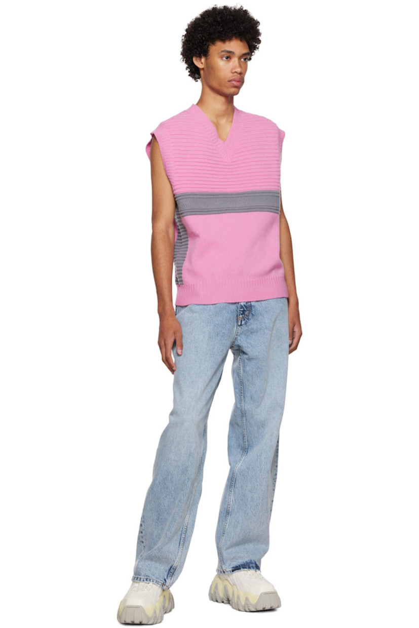 Knit merino wool vest.

· Rib knit V-neck, armscyes, and hem
· Rubberized logo patch at back

Available exclusively at SSENSE.

Supplier color: Pink lemonade