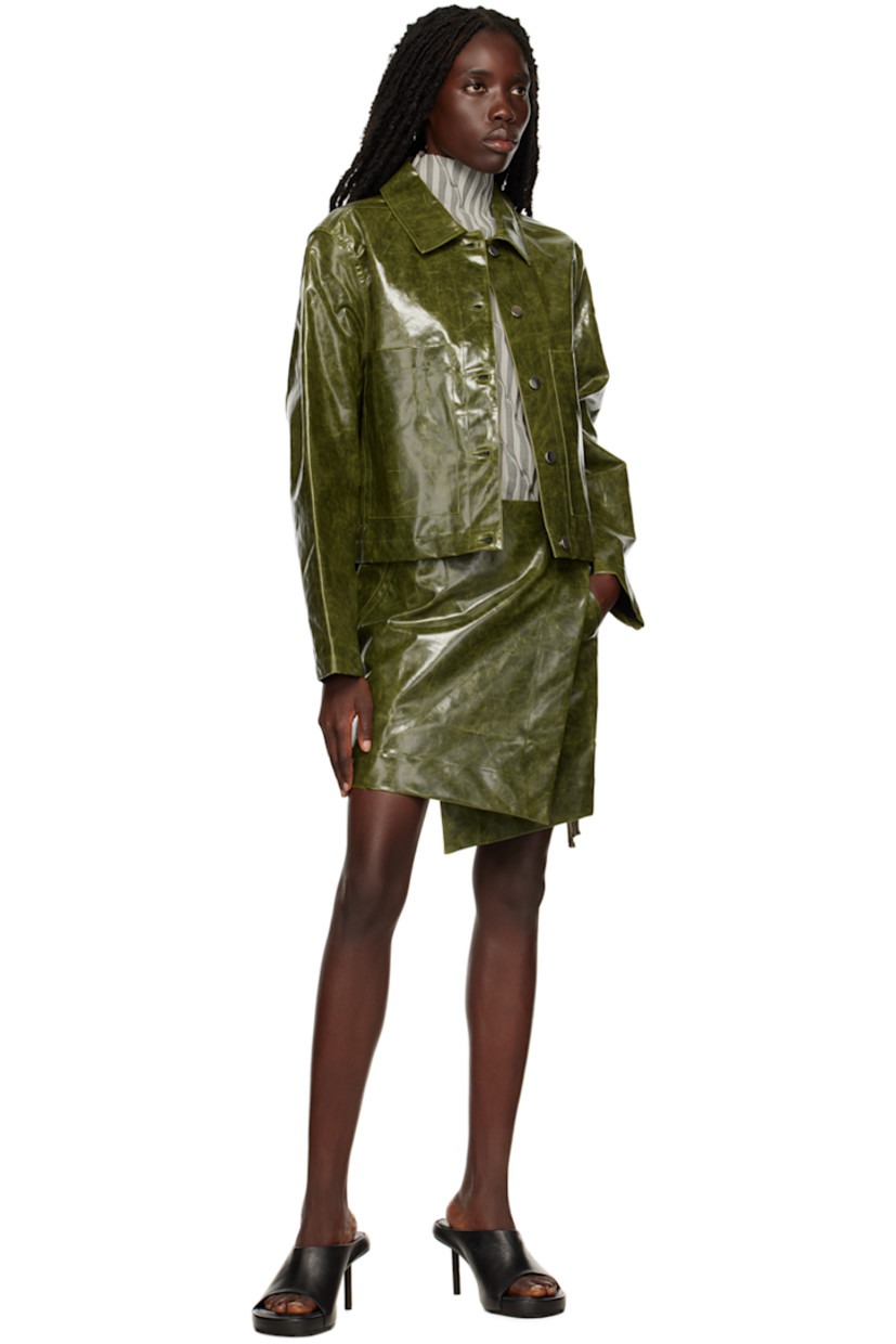 Coated plain-woven cotton skirt. 

· Wrap construction 
· Two-pocket styling 
· Button closure at side seam
· Unlined

Supplier color: Dark green