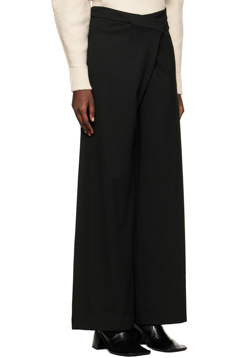 Knit stretch viscose trousers.

· Wrap construction
· Belt loops
· Two-pocket styling
· Pleat at front
· Partial viscose satin lining

Supplier color: Black