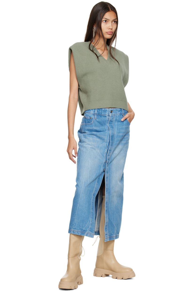 Rib knit wool-blend sweater vest. 

· V-neck
· Logo hardware at back collar

Supplier color: Fresh green