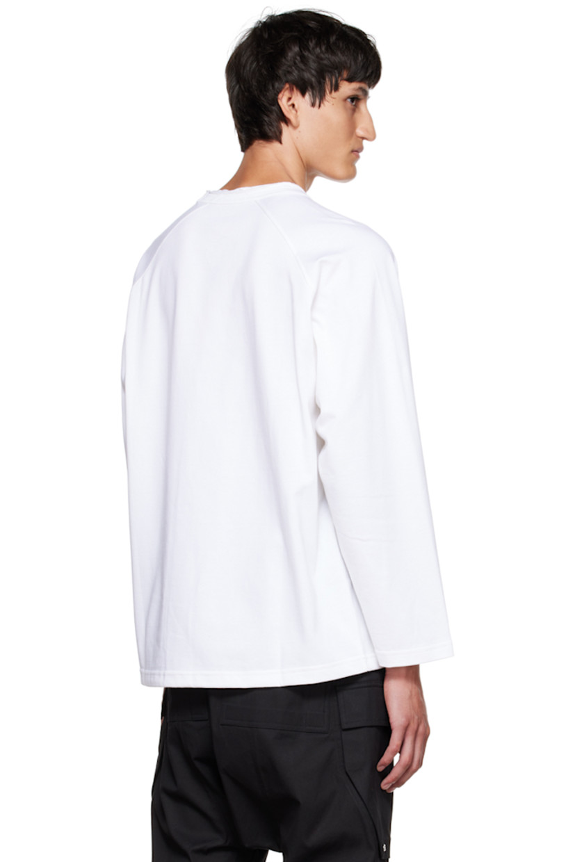 Cotton jersey T-shirt.

· Raw edge at crewneck
· Eyelet at chest
· Raglan sleeves
· Silver-tone hardware

Supplier color: White