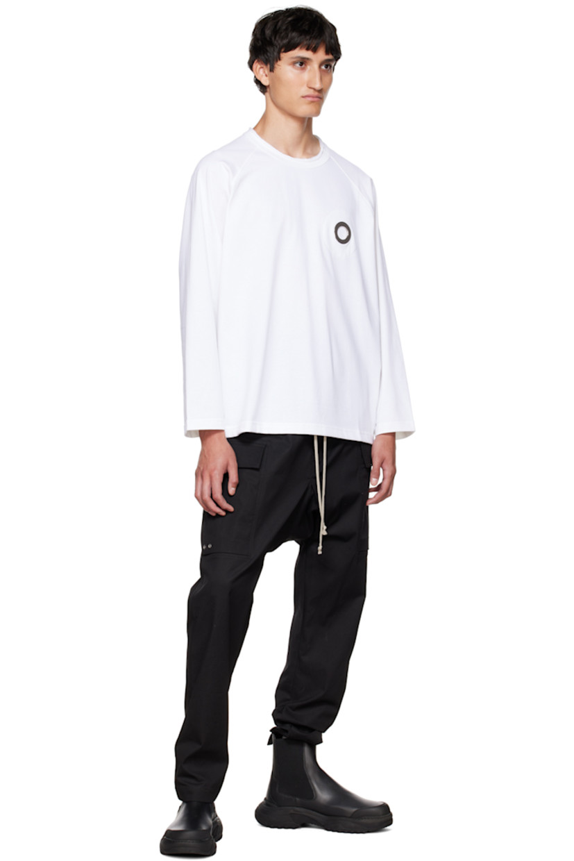 Cotton jersey T-shirt.

· Raw edge at crewneck
· Eyelet at chest
· Raglan sleeves
· Silver-tone hardware

Supplier color: White