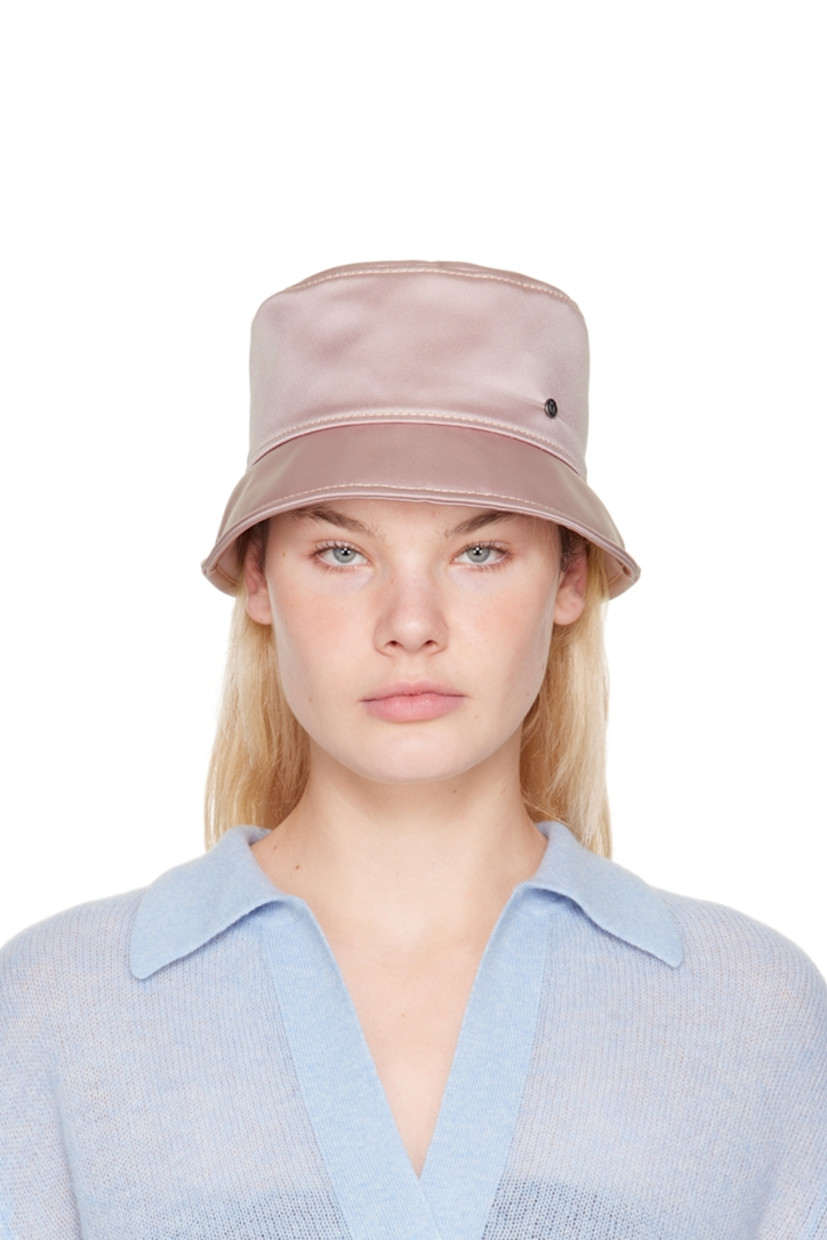 Handcrafted technical silk beach hat in purple. Logo hardware at face.

· Grosgrain browband  
· Plain-woven cotton lining 
· Contrast stitching in white

Supplier color: Lila
