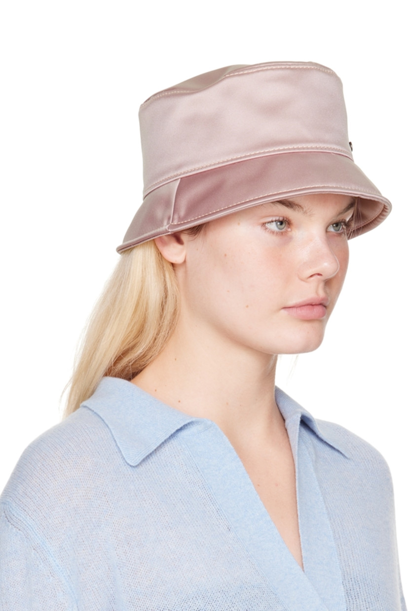 Handcrafted technical silk beach hat in purple. Logo hardware at face.

· Grosgrain browband  
· Plain-woven cotton lining 
· Contrast stitching in white

Supplier color: Lila