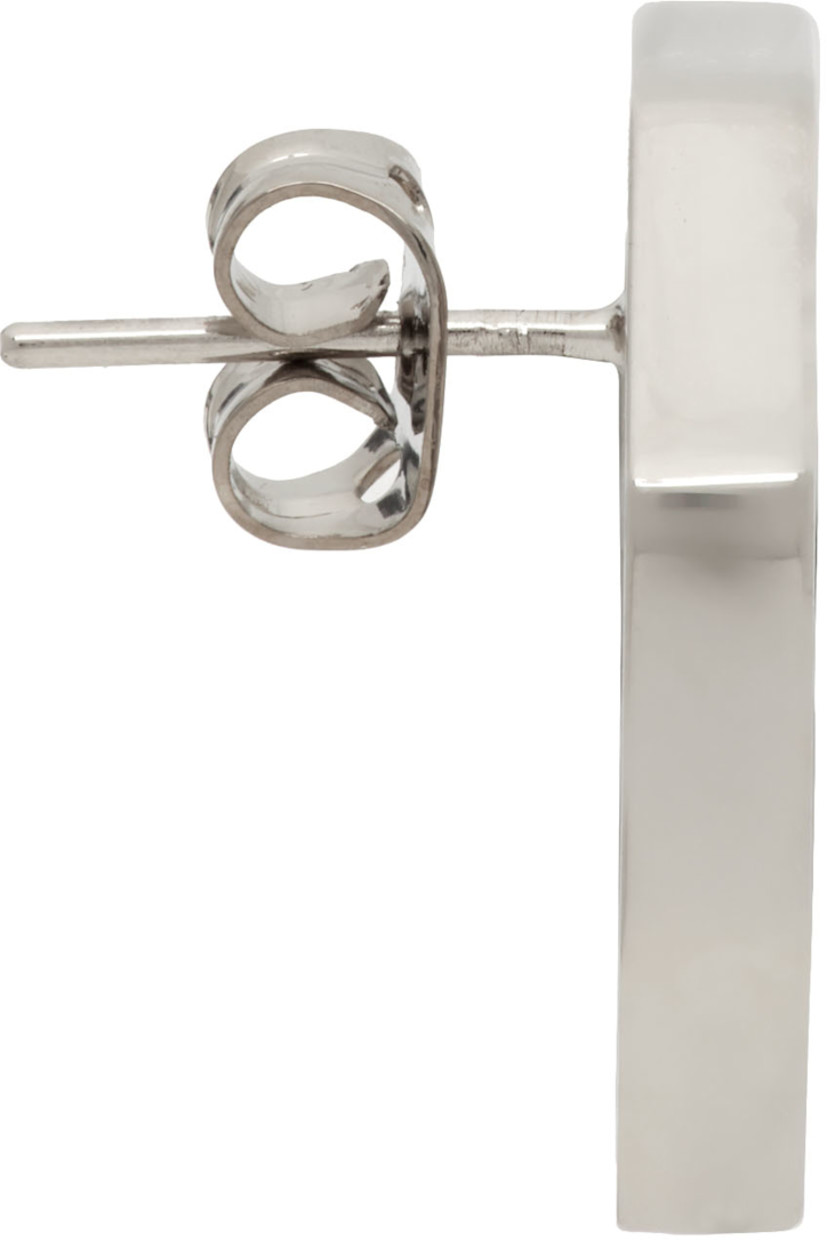 Single hoop earring in silver-tone brass.

· Post-stud fastening
· H0.75 x W0.75 in

Supplier color: Silver