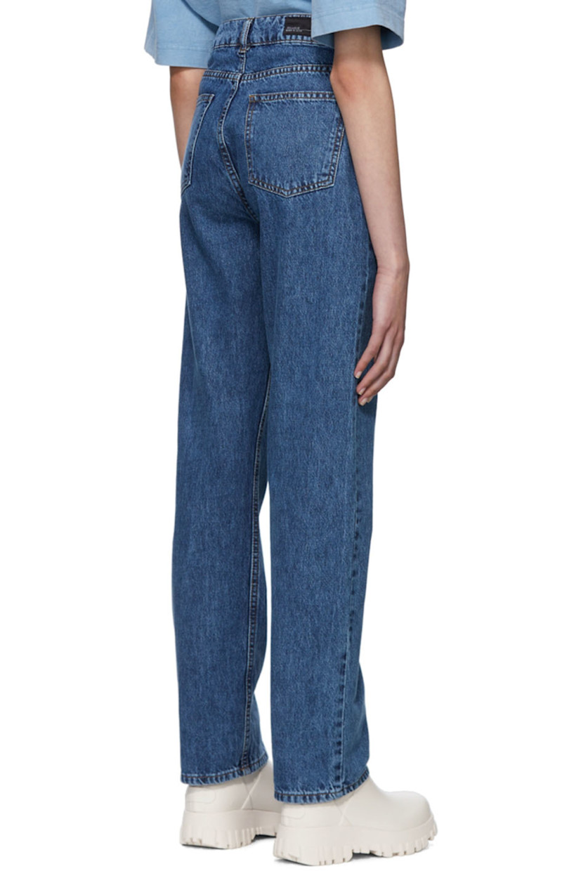Non-stretch organic cotton denim jeans. Fading throughout. 

· Belt loops 
· Four-pocket styling 
· Zip-fly 
· Contrast stitching in tan 

Supplier color: Blue