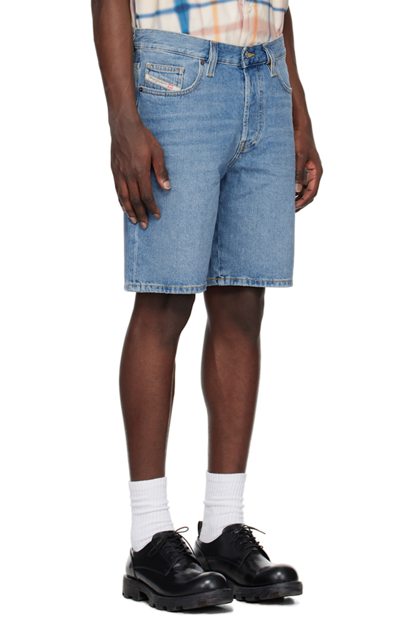 Non-stretch denim shorts. Fading, whiskering, and subtle distressing throughout. 

· Belt loops 
· Five-pocket styling 
· Button-fly 
· Logo patch at front 
· Jacron logo patch at back waistband 
· Contrast stitching in yellow 

Supplier color: Light blue