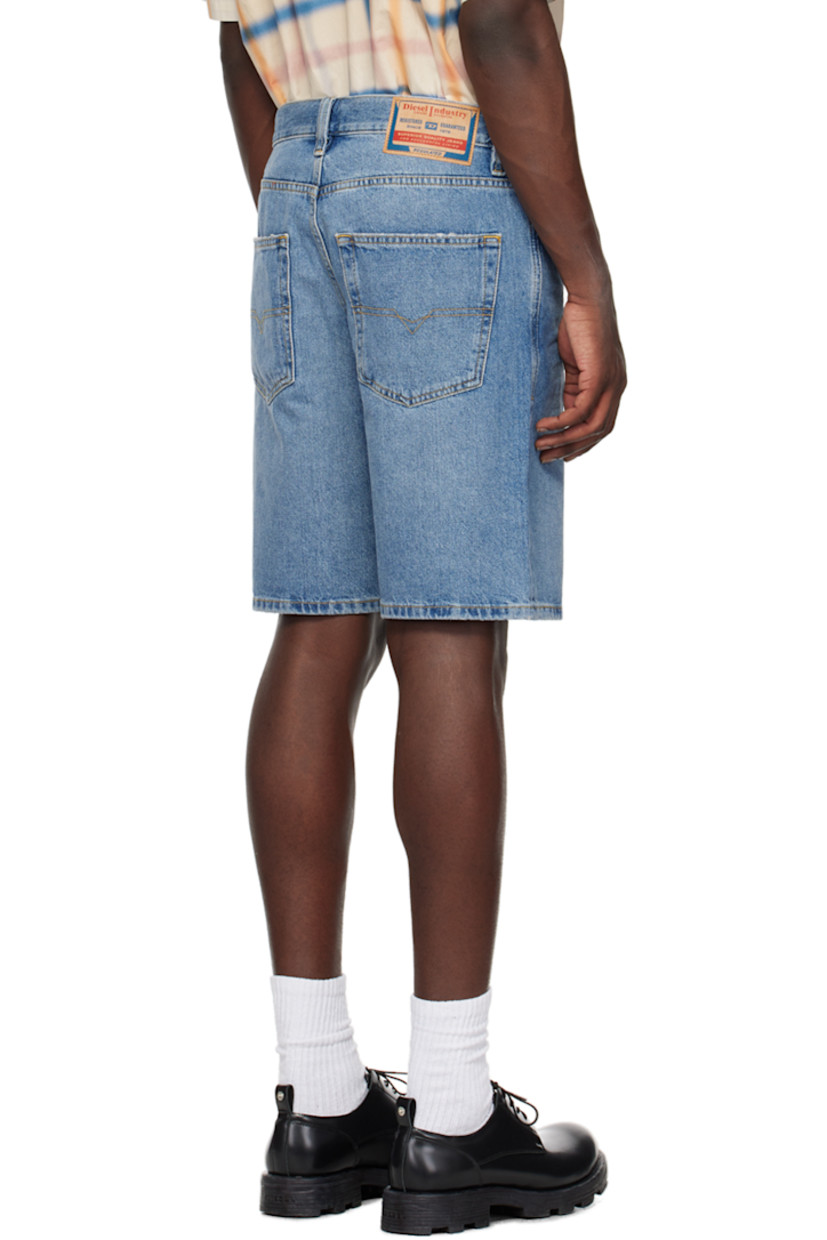 Non-stretch denim shorts. Fading, whiskering, and subtle distressing throughout. 

· Belt loops 
· Five-pocket styling 
· Button-fly 
· Logo patch at front 
· Jacron logo patch at back waistband 
· Contrast stitching in yellow 

Supplier color: Light blue