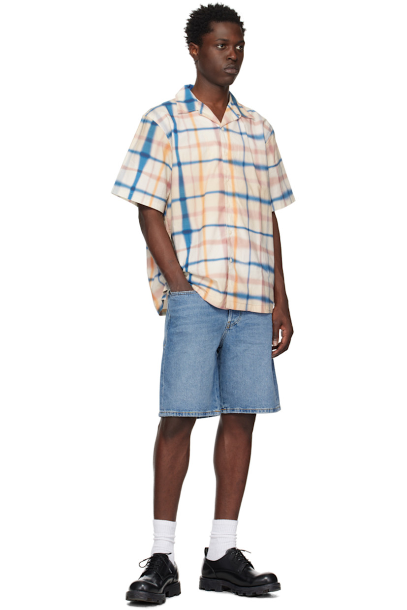 Non-stretch denim shorts. Fading, whiskering, and subtle distressing throughout. 

· Belt loops 
· Five-pocket styling 
· Button-fly 
· Logo patch at front 
· Jacron logo patch at back waistband 
· Contrast stitching in yellow 

Supplier color: Light blue