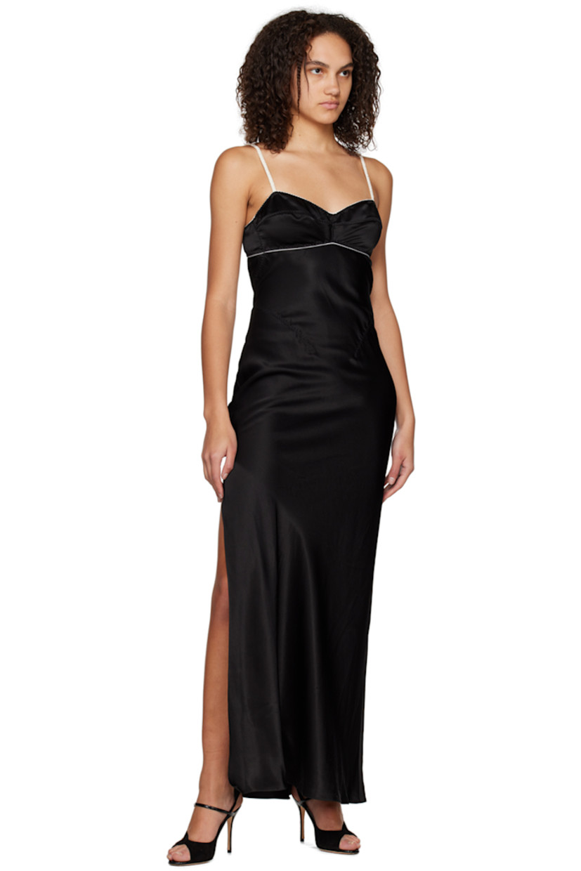 Viscose satin maxi dress. Overlock stitching and piping throughout.

· Sweetheart neck
· Vent at side seam
· Adjustable elasticized ruched shoulder straps
· Hook-eye fastening and cutout at back

Supplier color: Black