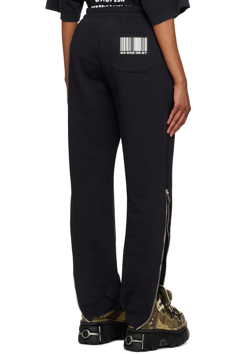 Cotton-blend French terry lounge pants.

· Concealed drawstring at elasticized waistband
· Three-pocket styling
· Rubberized logo patch at front and back leg
· Zip vent at rib knit cuffs
· Logo-engraved silver-tone hardware

Supplier color: Black/White
