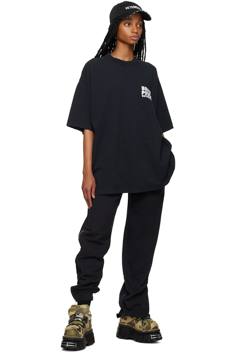 Cotton-blend French terry lounge pants.

· Concealed drawstring at elasticized waistband
· Three-pocket styling
· Rubberized logo patch at front and back leg
· Zip vent at rib knit cuffs
· Logo-engraved silver-tone hardware

Supplier color: Black/White