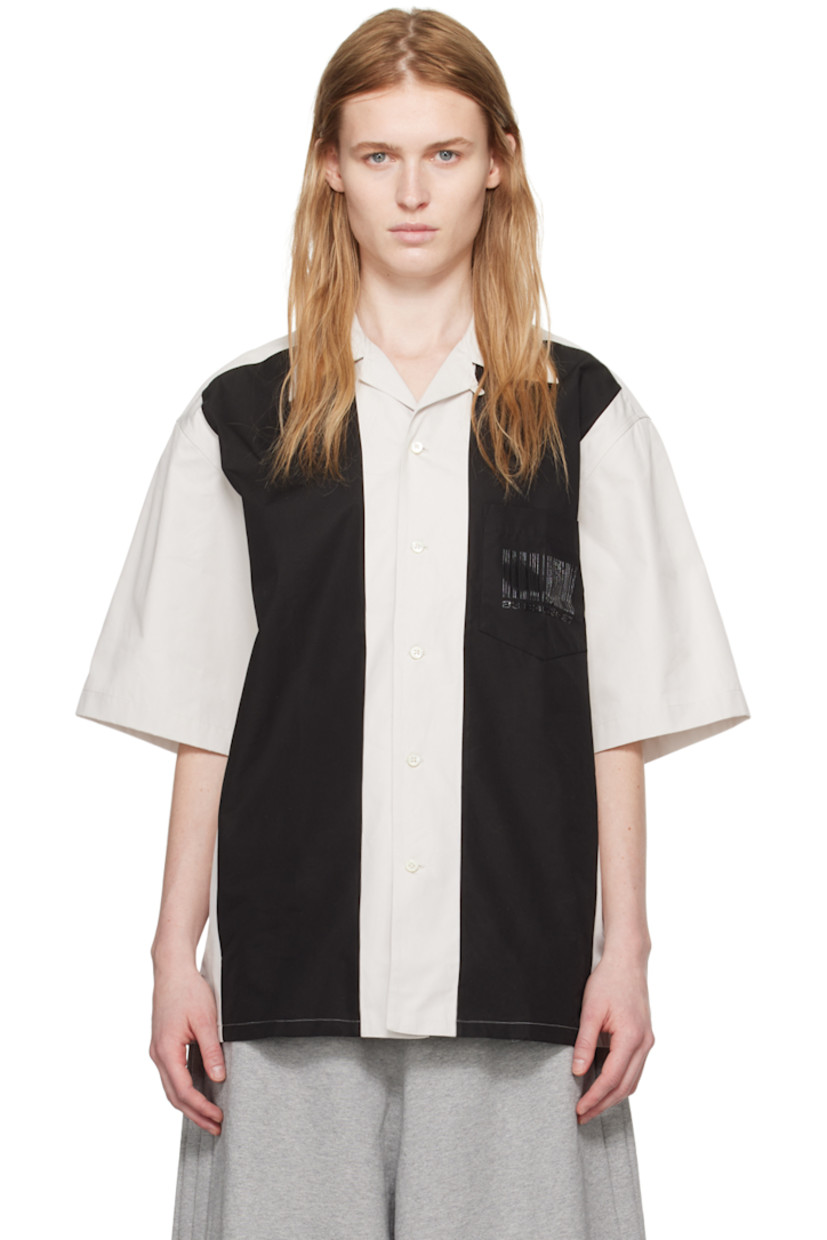 Cotton poplin shirt. 

· Button tab at open spread collar
· Button closure
· Patch pocket
· Logo bonded at chest
· Vented side seams
· Twin pleats at back yoke 

Supplier color: Cream/Black