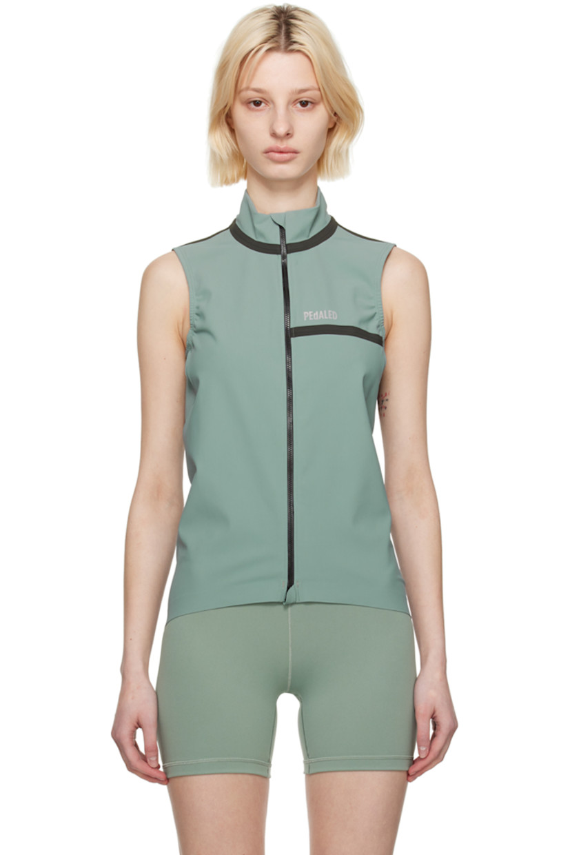 Waterproof and breathable stretch nylon jersey vest. Taped seams throughout.

· Stand collar
· Two-way zip closure
· Reflective logo bonded at chest and back
· Zip pocket
· Logo patch at back hem
· Unlined

Supplier color: Stormy sea
