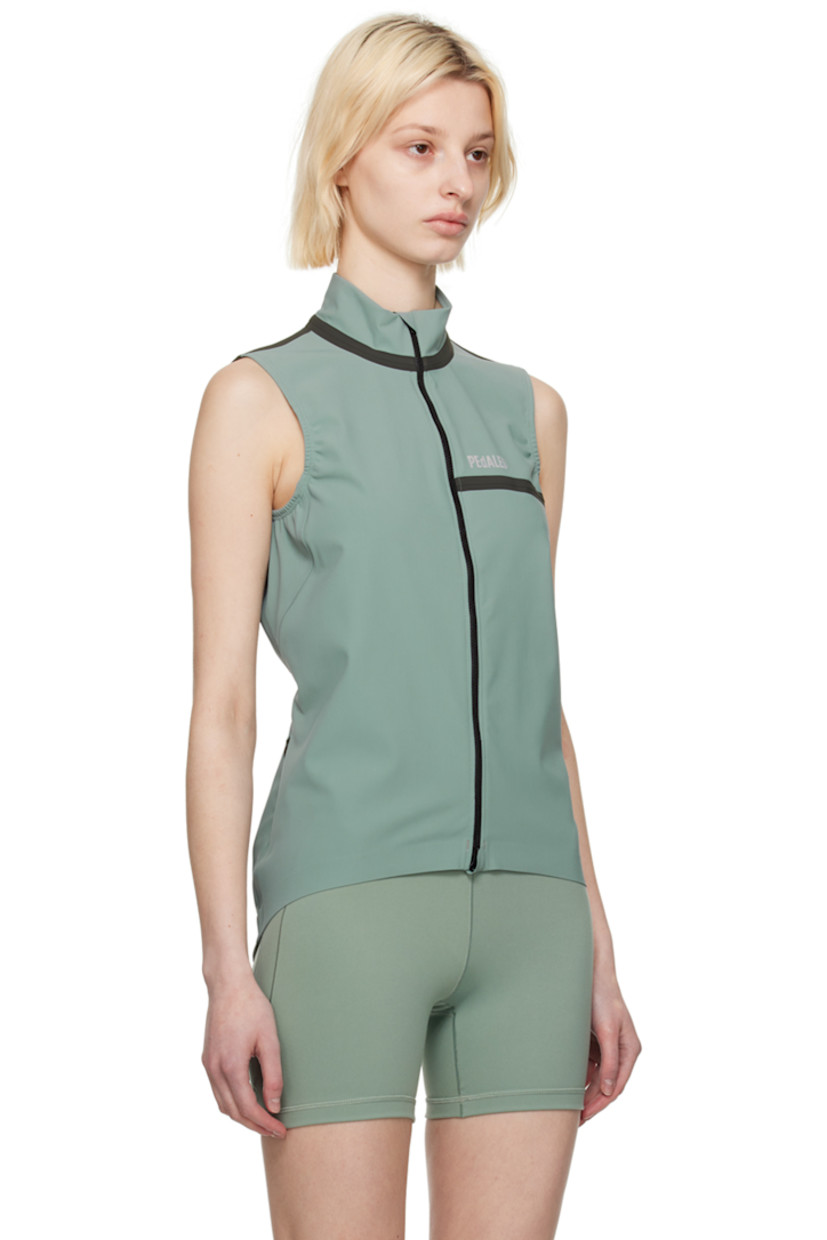Waterproof and breathable stretch nylon jersey vest. Taped seams throughout.

· Stand collar
· Two-way zip closure
· Reflective logo bonded at chest and back
· Zip pocket
· Logo patch at back hem
· Unlined

Supplier color: Stormy sea