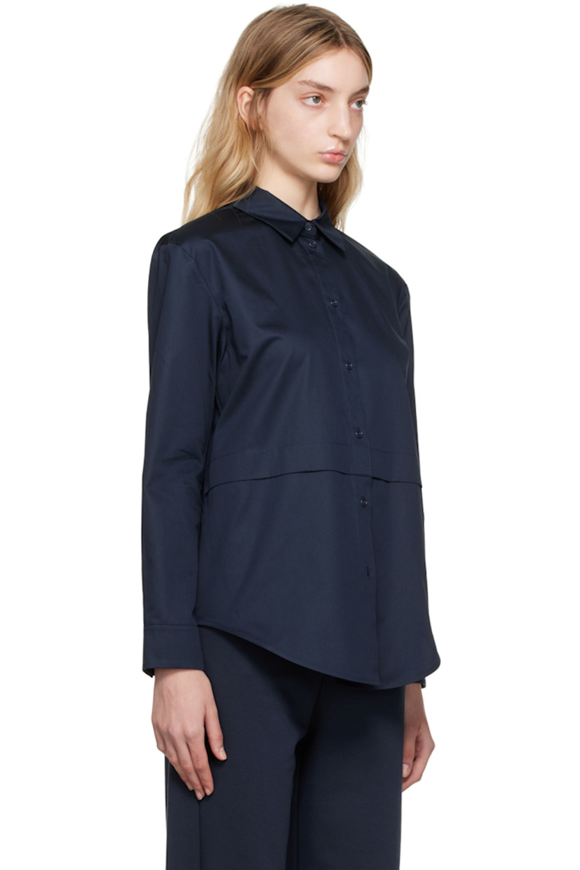 Cotton poplin shirt.

· Paneled construction
· Spread collar
· Button closure
· Shirttail hem
· Single-button barrel cuffs

Supplier color: Midnight blue