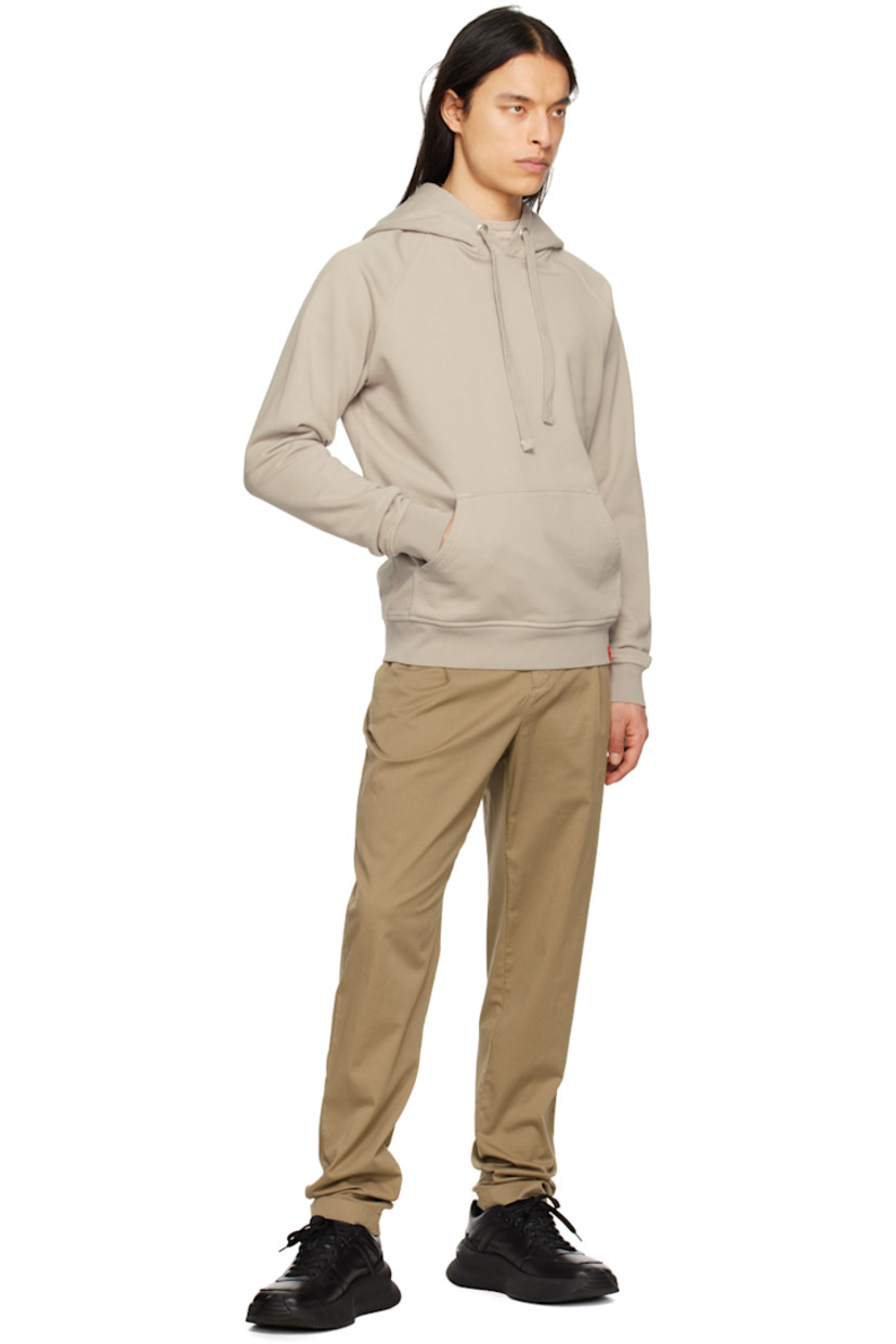 French terry hoodie.

· Drawstring at hood
· Kangaroo pocket
· Logo flag at hem
· Rib knit hem and cuffs
· Raglan sleeves

Supplier color: Beige