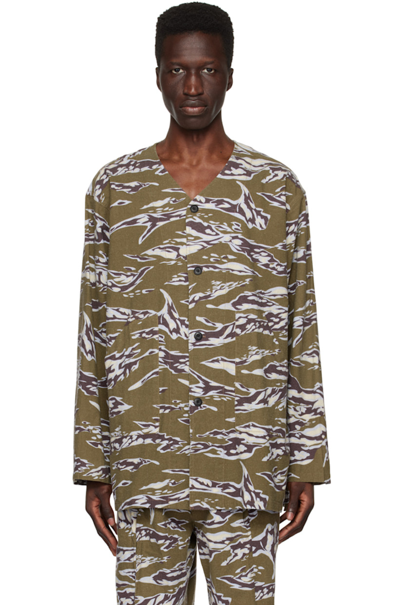 Cotton flannel shirt. Graphic pattern printed throughout.

· V-neck
· Button closure
· Patch pockets
· Vented side seams

Supplier color: A-tiger