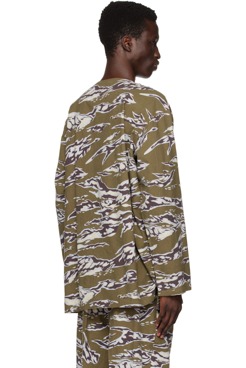 Cotton flannel shirt. Graphic pattern printed throughout.

· V-neck
· Button closure
· Patch pockets
· Vented side seams

Supplier color: A-tiger