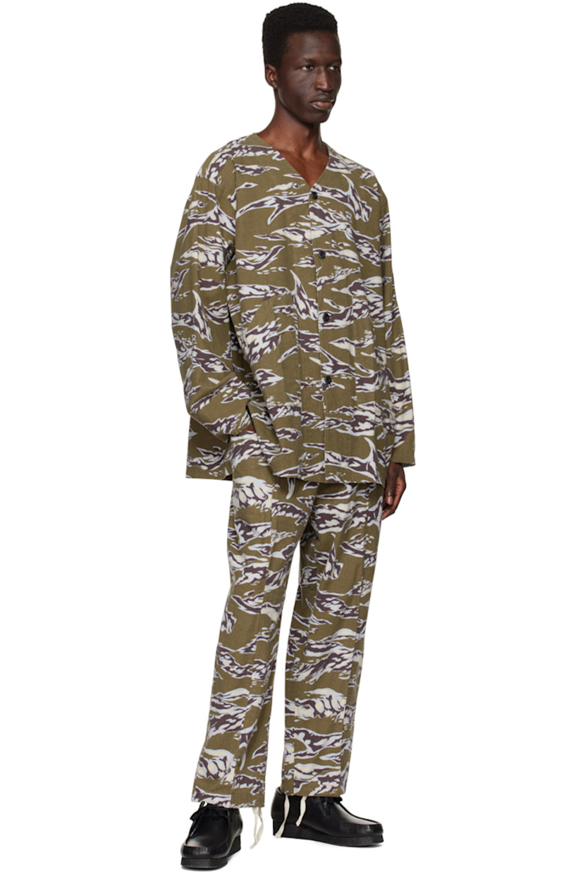Cotton flannel shirt. Graphic pattern printed throughout.

· V-neck
· Button closure
· Patch pockets
· Vented side seams

Supplier color: A-tiger