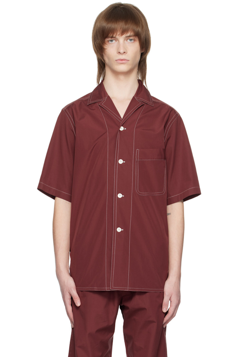 Cotton poplin shirt. 

· Spread collar
· Button closure
· Patch pocket
· Contrast stitching in white 

Supplier color: Atlas red