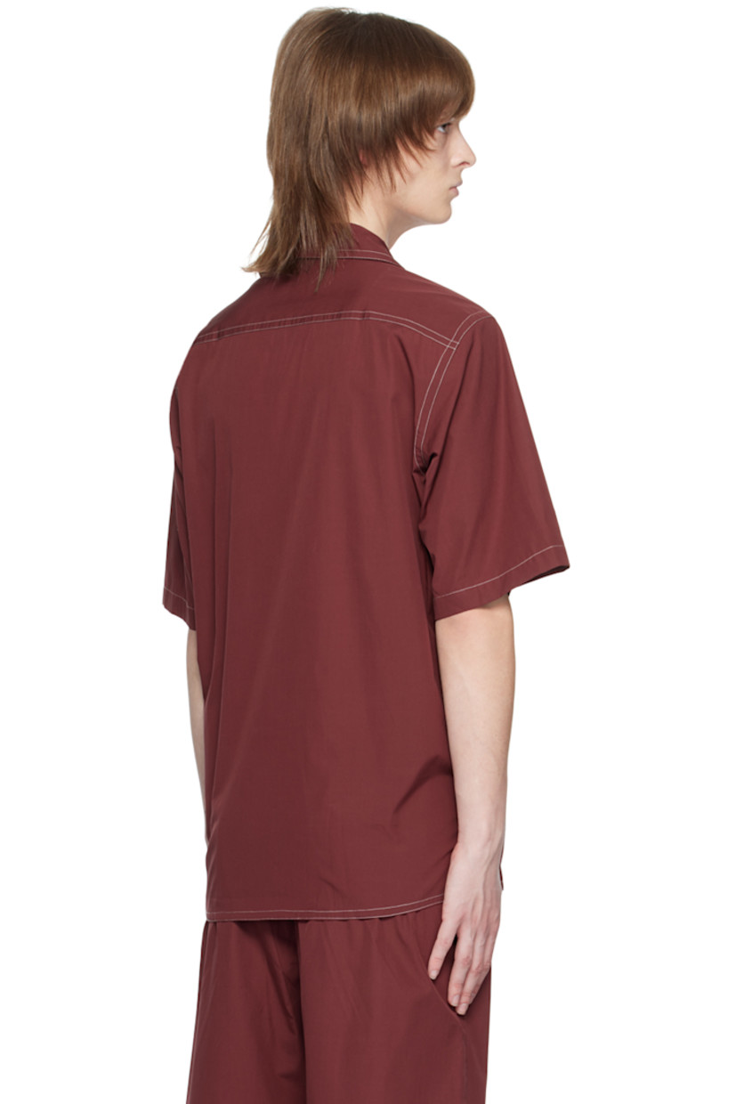 Cotton poplin shirt. 

· Spread collar
· Button closure
· Patch pocket
· Contrast stitching in white 

Supplier color: Atlas red