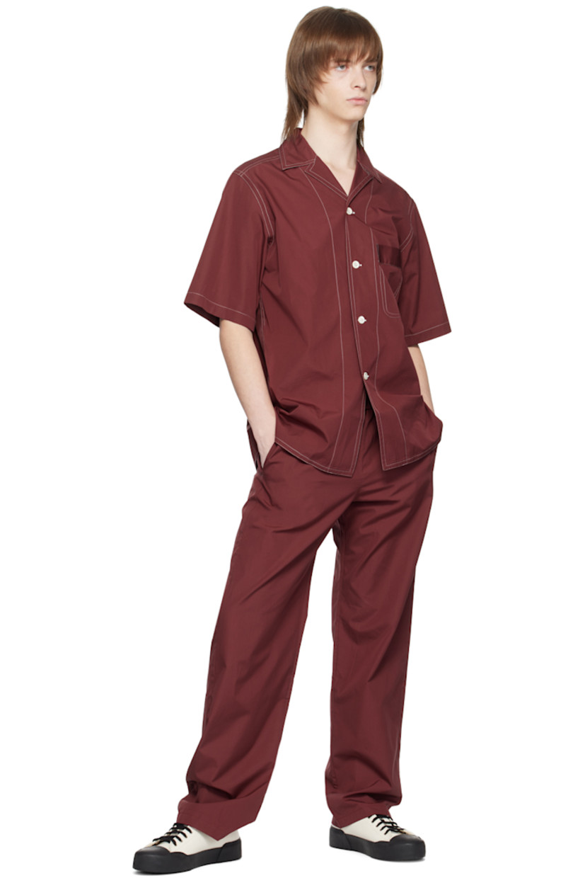 Cotton poplin shirt. 

· Spread collar
· Button closure
· Patch pocket
· Contrast stitching in white 

Supplier color: Atlas red