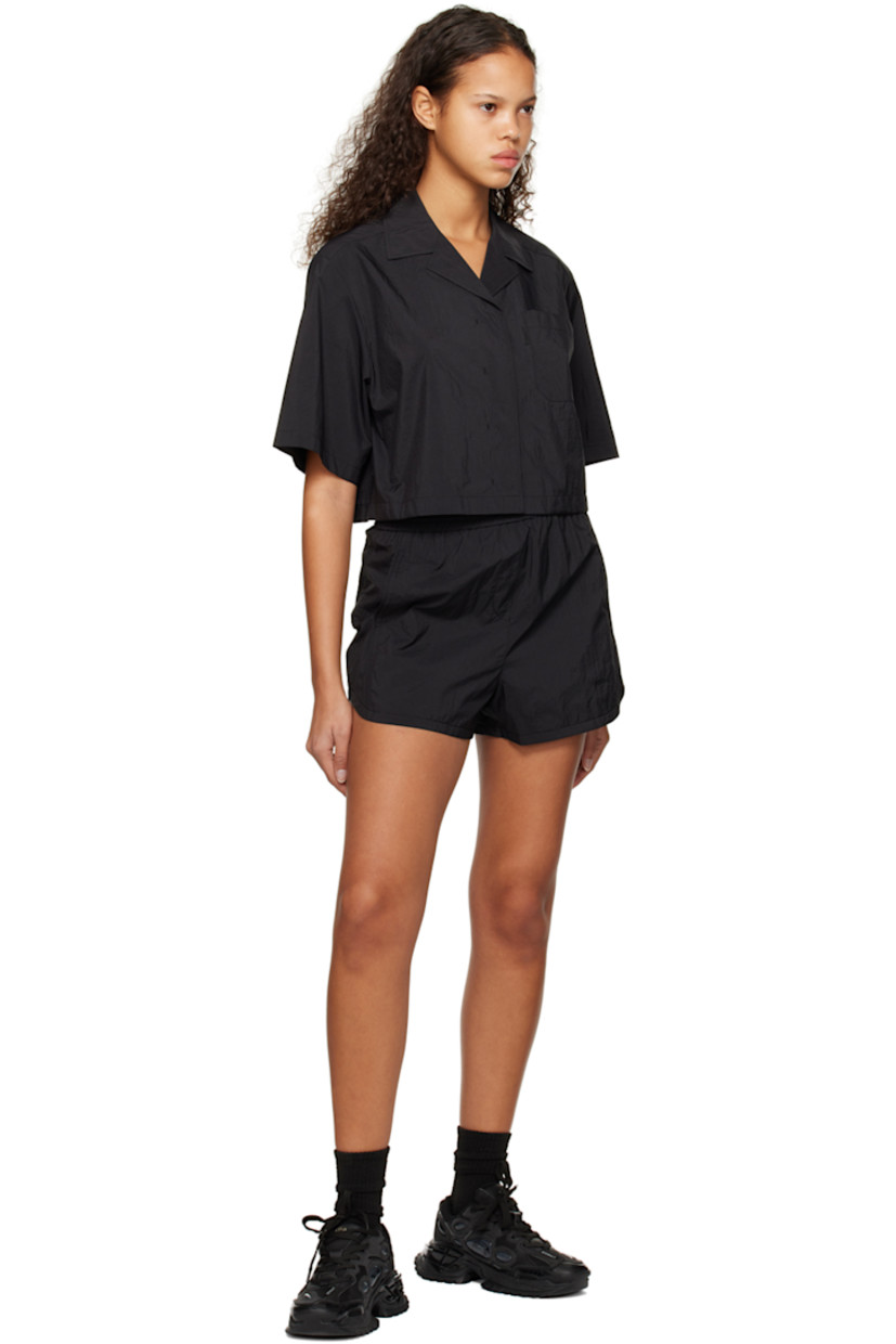 Nylon ripstop shorts.

· Concealed drawstring at elasticized waistband
· Two-pocket styling 
· Mock-fly
· Logo embroidered at cuff 
· Full mesh lining 

Supplier color: Black